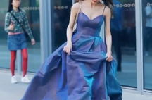小姐姐穿蓝色晚礼服图片,小姐姐优雅演绎蓝色晚礼服风采