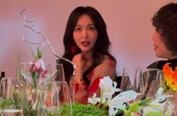 41岁唐嫣出席品牌晚宴穿碎花裙身形出众美到发光不愧是“初代甜妹”，甜妹裙子图片